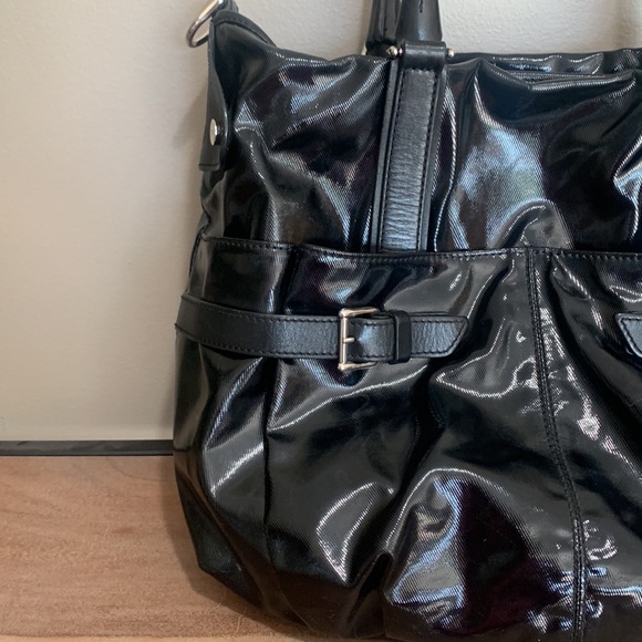 TOD’S Black Patent Shoulder Bag - Picture 2 of 16